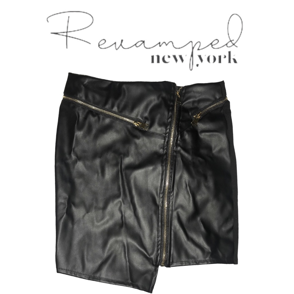 🔥BOGO under $20🔥 NWT black skirt